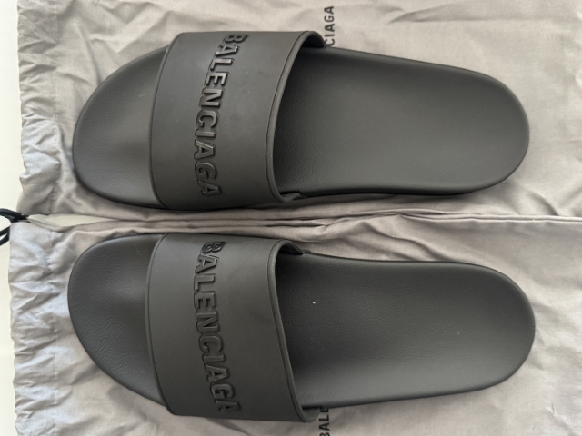 Paar Sandalen Balenciaga Haka Pool Slide Rubber Logo Shiny